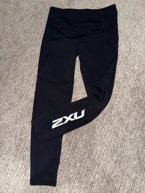 2XU.com Women’s Black Compression Leggings with White Logo